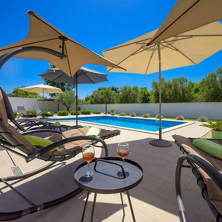 Melani By Istrialux Willa