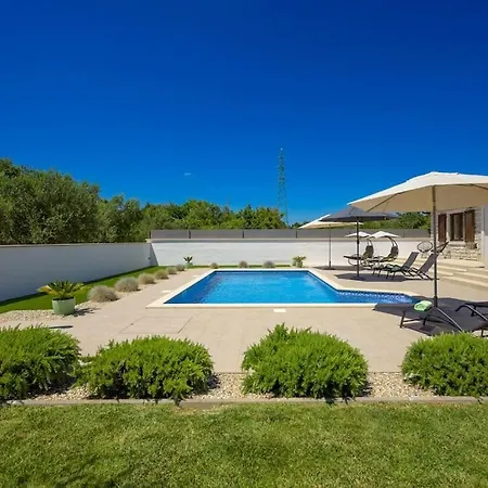 Melani By Istrialux Willa Smoljanci