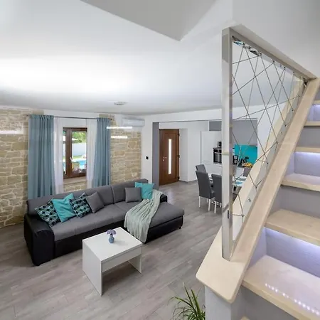 Melani By Istrialux Willa Smoljanci