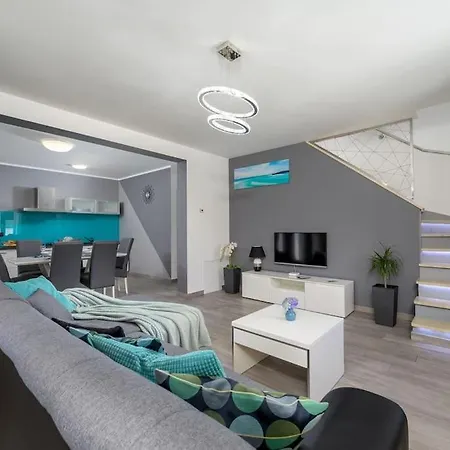 Melani By Istrialux Smoljanci